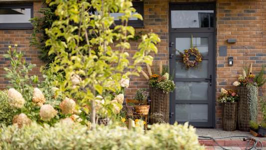 Spring Porch Decor Ideas That Will Brighten Your Space